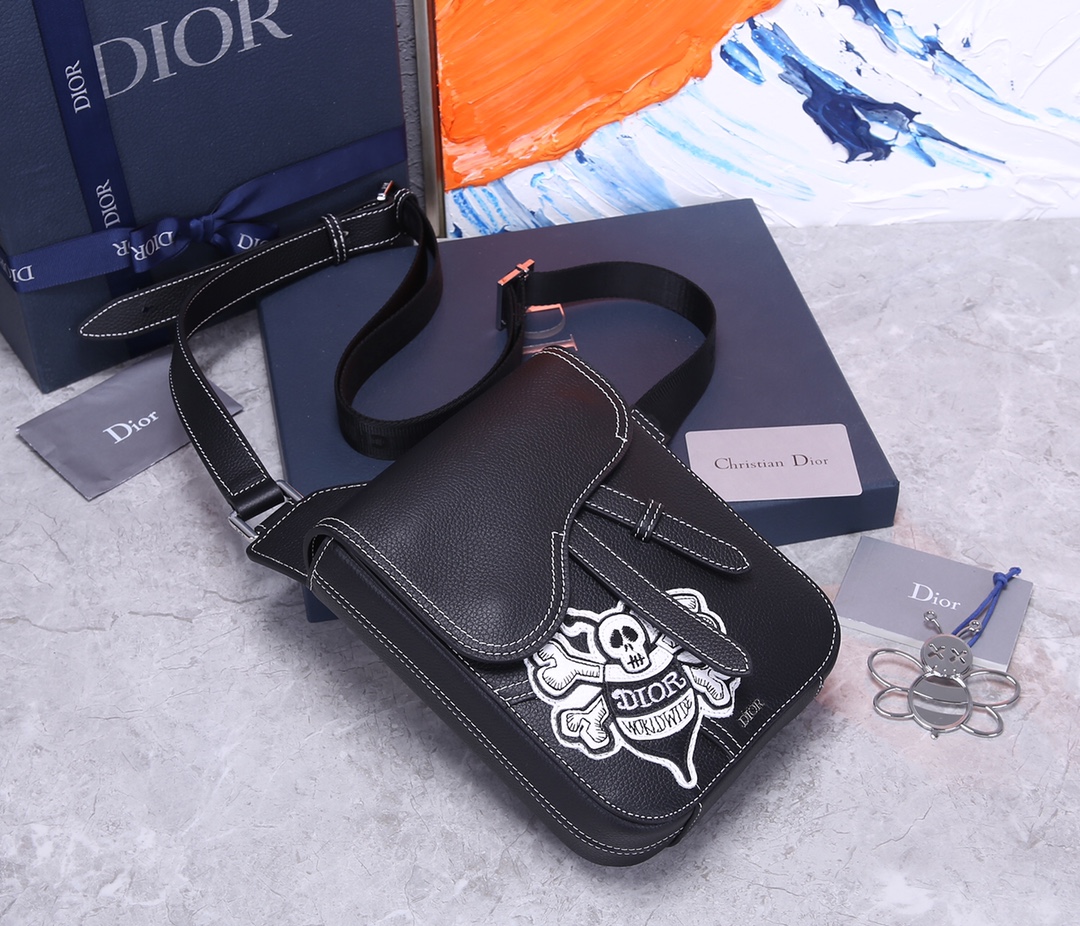 Kaufen Dior Men’s Bee Print Shoulder Tasche - Image 2