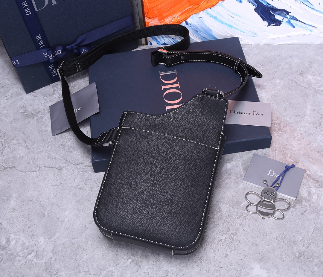 Kaufen Dior Men’s Bee Print Shoulder Tasche - Image 3