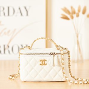 CHANEL in weißer Tasche 22S kaufen