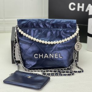 Kaufen Sie CHANEL in blauer Tasche 22