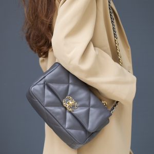 kaufen Chanel 19 in schwarzer Calor-Tasche