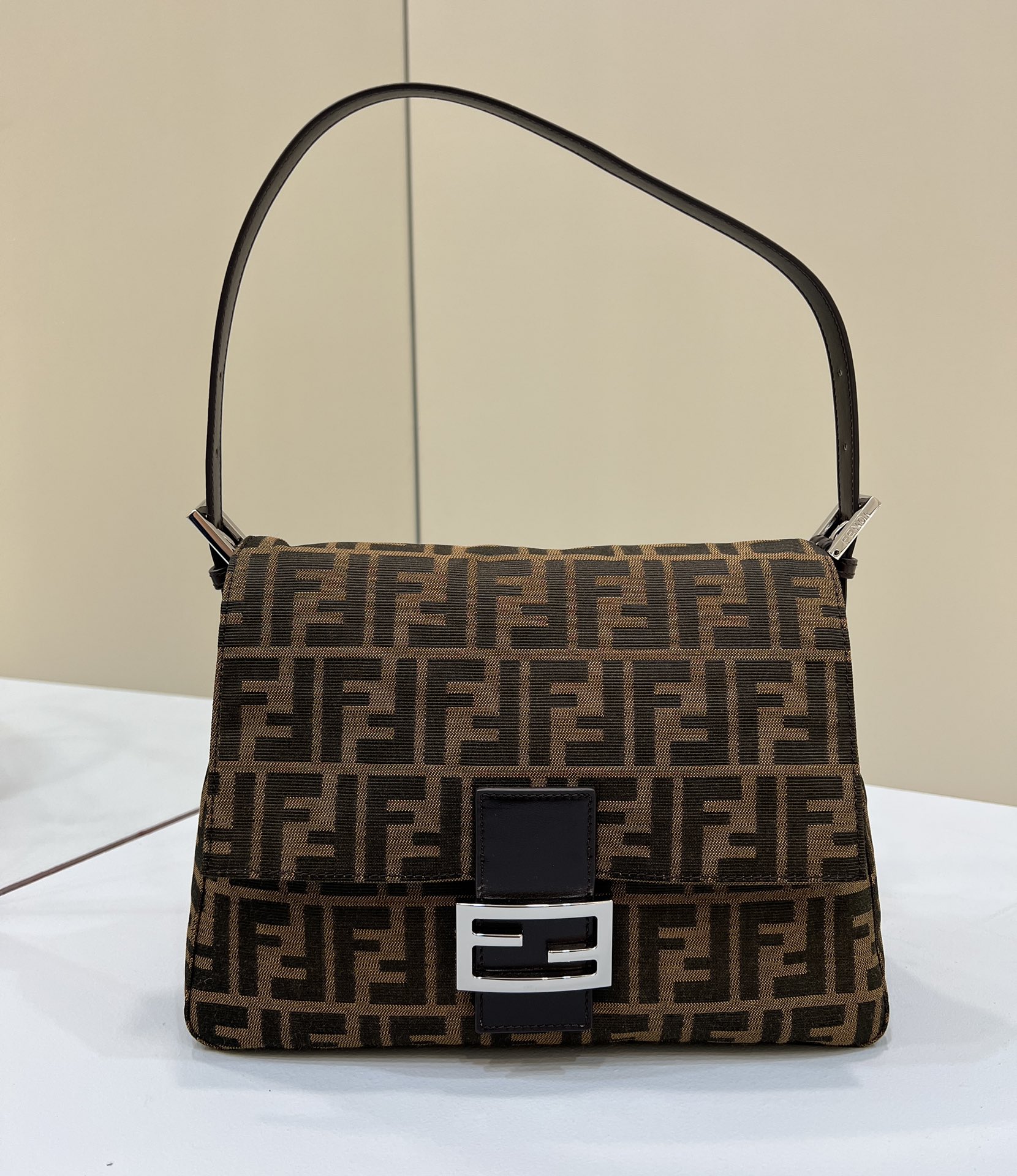 Kaufen Fendi Iseeu Medium Tasche