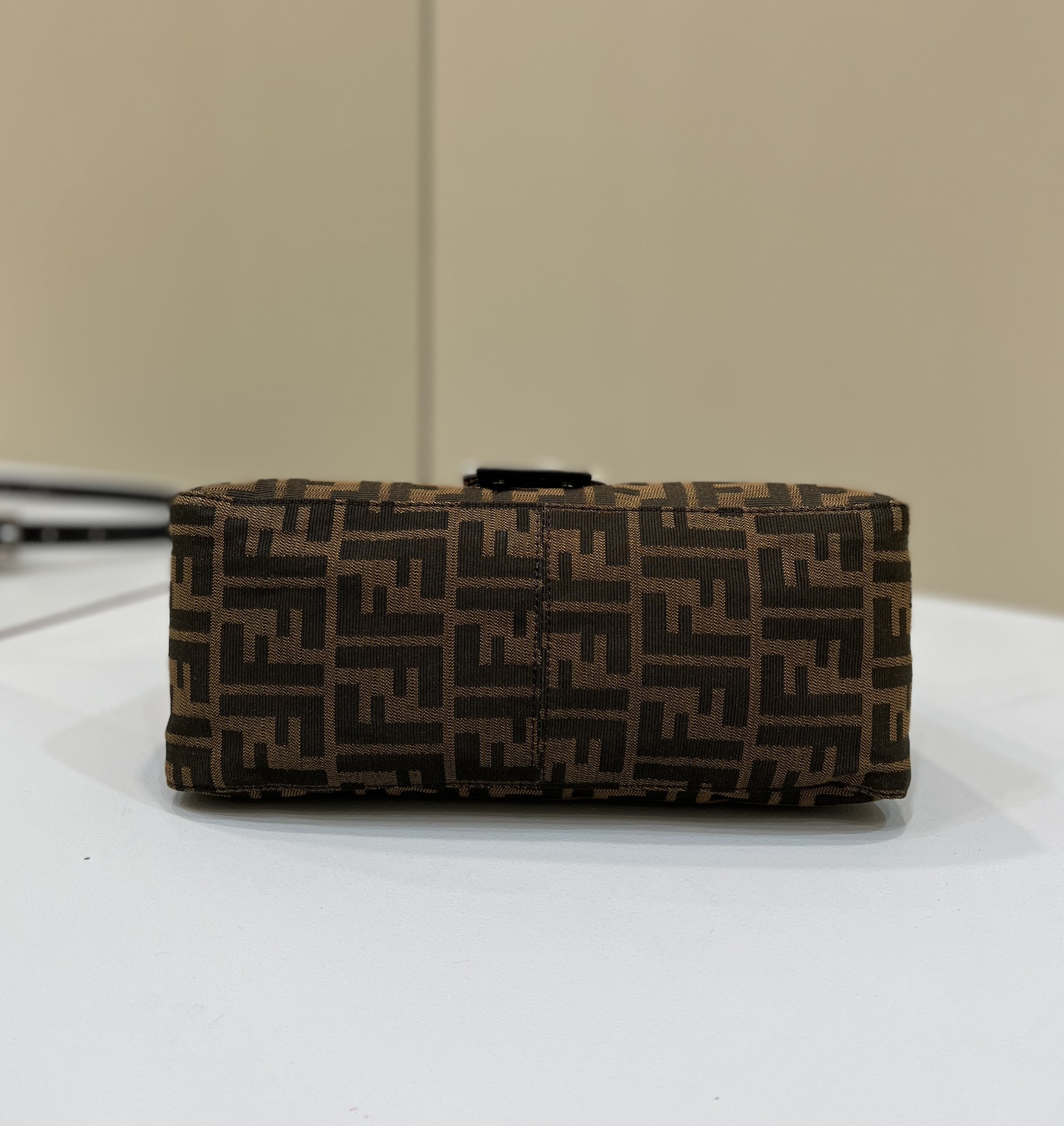 Kaufen Fendi Iseeu Medium Tasche - Image 3