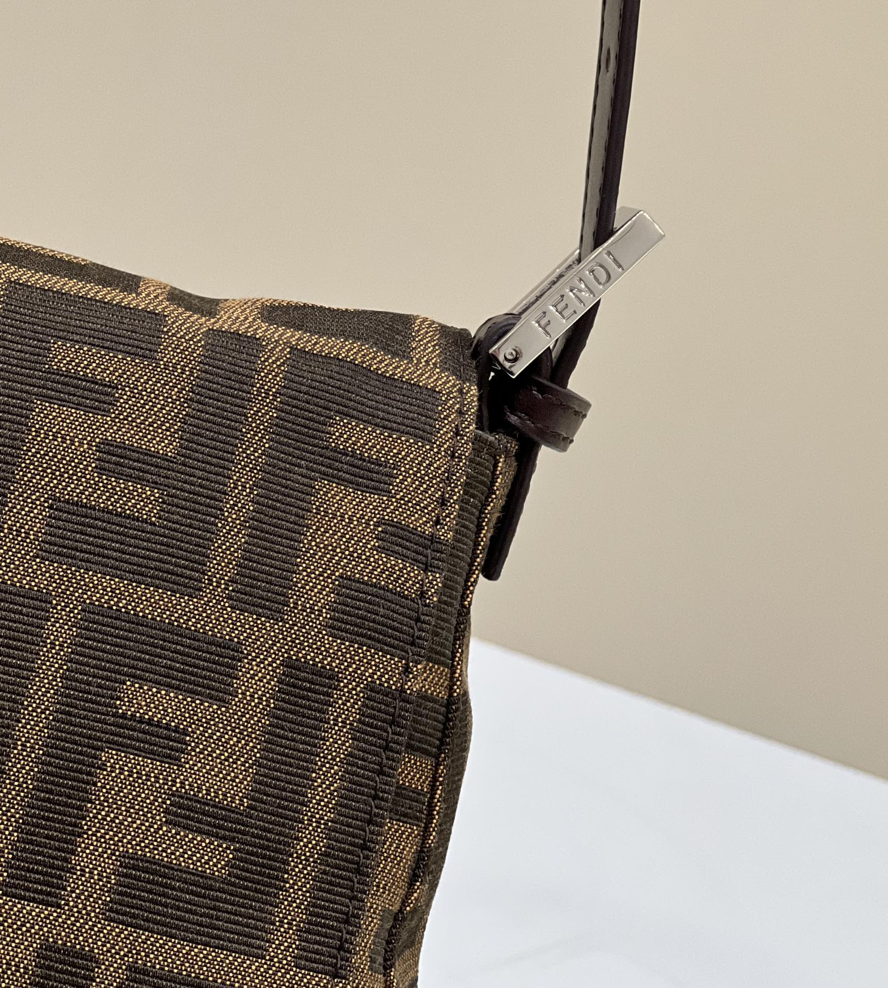 Kaufen Fendi Iseeu Medium Tasche - Image 5