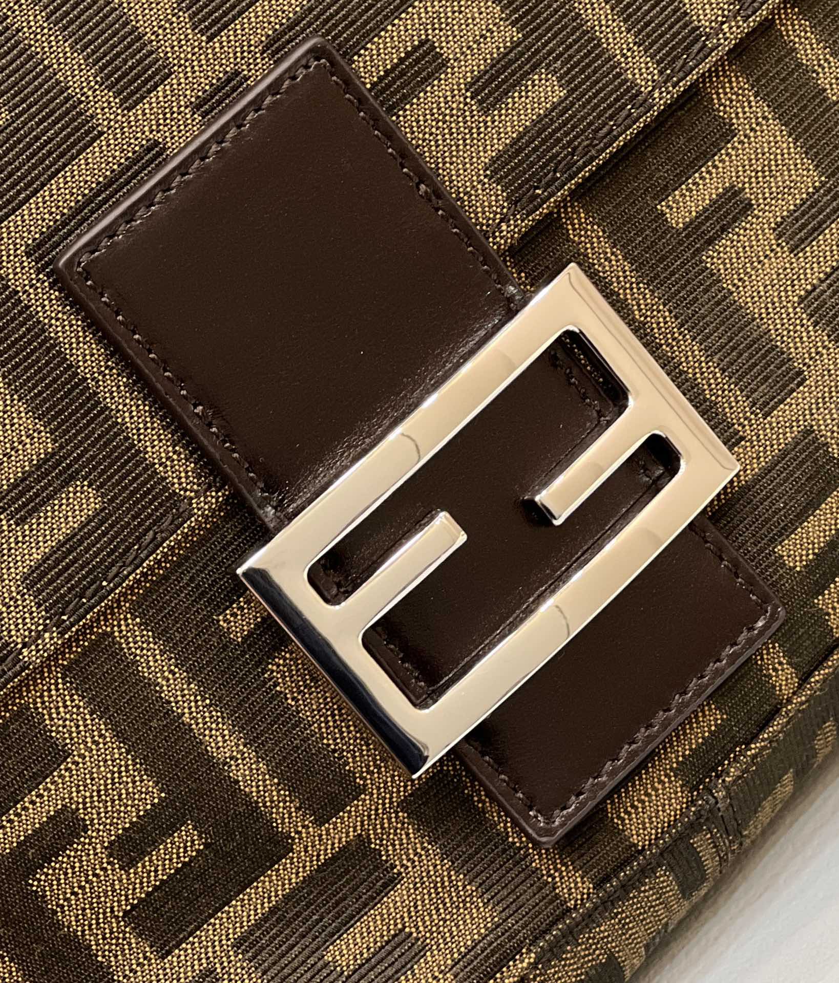 Kaufen Fendi Iseeu Medium Tasche - Image 6