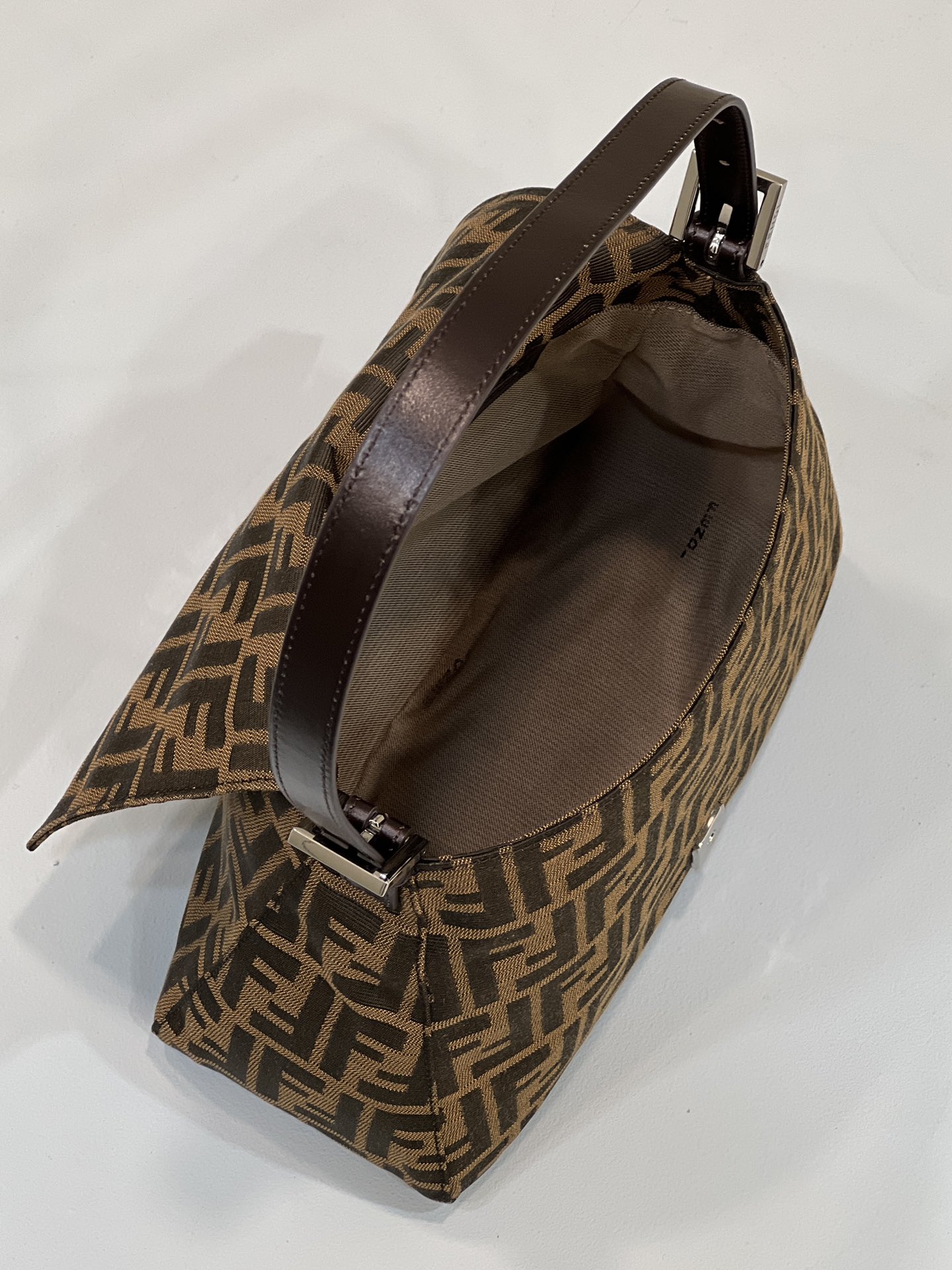 Kaufen Fendi Iseeu Medium Tasche - Image 9