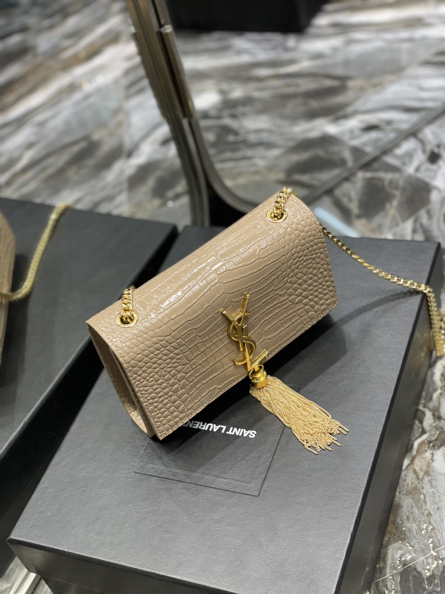 KAUFEN KATE SMALL CHAIN TASCHE IN GRAIN DE POUDRE EMBOSSED LEATHER - Image 3