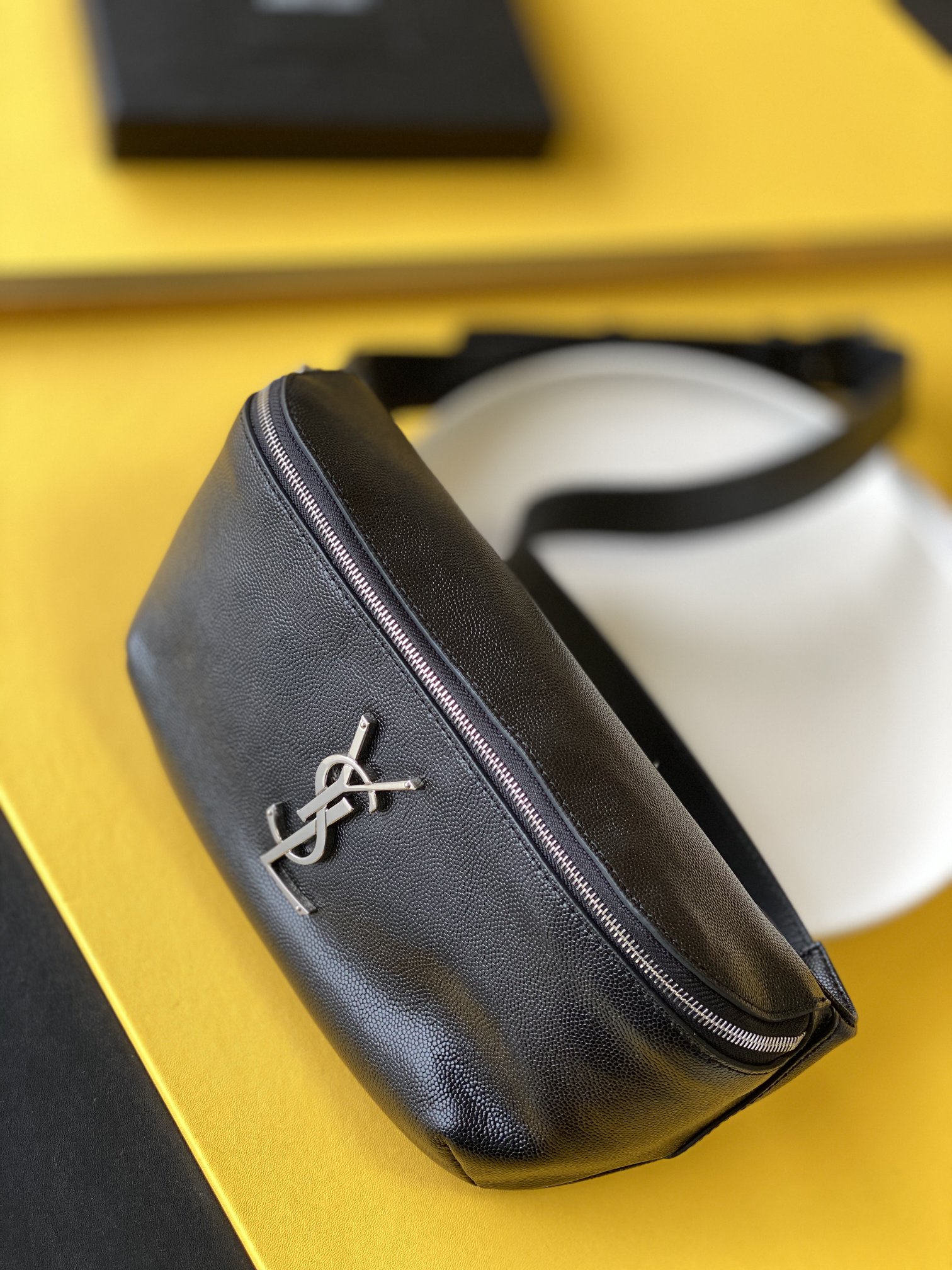 KaufenLuxury Handbag 03 Classic Monogram Belt Bag in Grain Embossed Leather Tasche