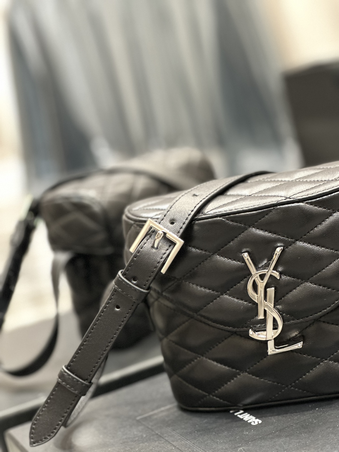 KAUFEN YSL JUNE BOX TASCHE IN QUILTED PATENT LEATHER - Image 3
