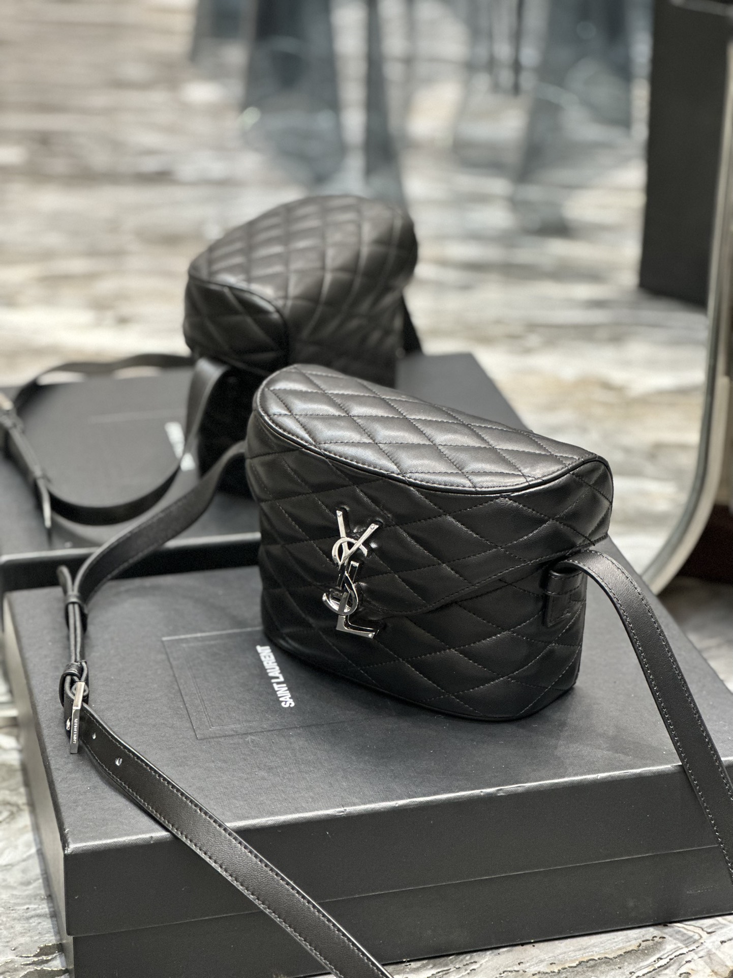 KAUFEN YSL JUNE BOX TASCHE IN QUILTED PATENT LEATHER - Image 4